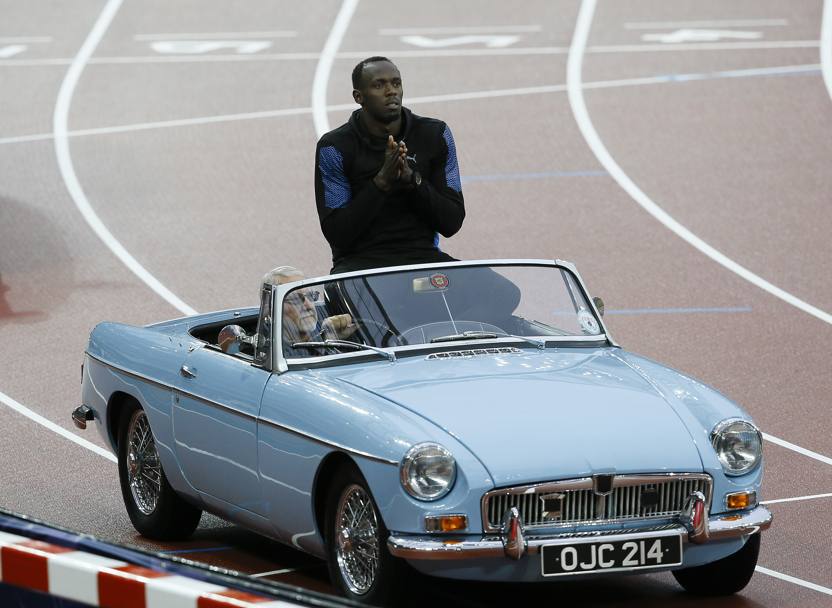 Usain Bolt arriva al Queen Elizabeth Olympic Park di Londra per la tappa della Diamond League. AP